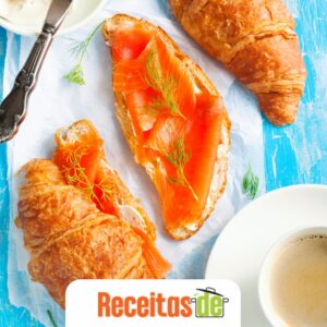 Croissant de Salmão Defumado com Cream Cheese e Azeitonas