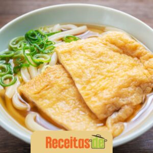 Kitsune Udon Sopa de Udon com Tofu Frito e Tempura