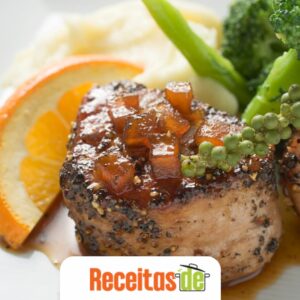 Medalhão de Carne com Molho de Pimenta Verde