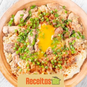 Oyakodon (Frango e Ovo com Arroz)