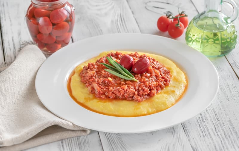 Polenta Cremosa com Ragu de Carne