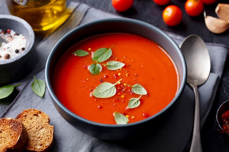 Sopa de Tomate com Manjericão