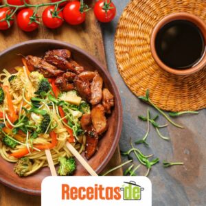 Macarrão Soba com Legumes e Molho de Shoyu