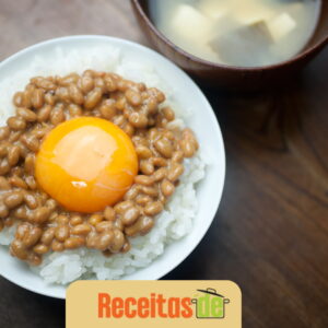 Nattō com Arroz e Ovos