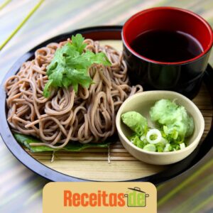 Salada de Soba Refrescante com Legumes e Molho de Gengibre