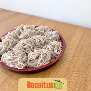 Tororo Soba Sopa Japonesa de Macarrão com Inhame Ralado