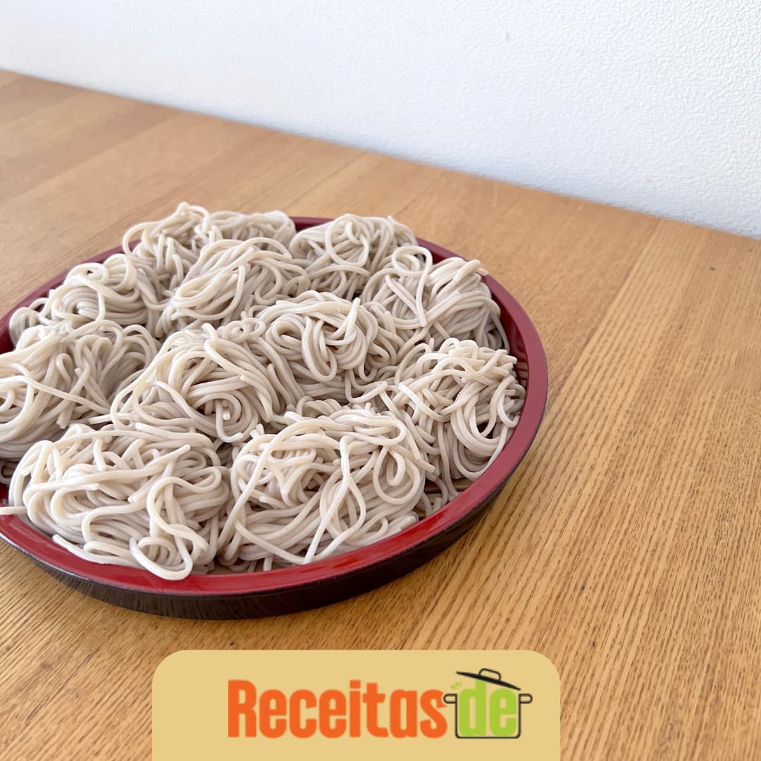 Tororo Soba Sopa Japonesa de Macarrão com Inhame Ralado