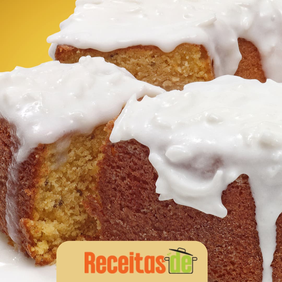 Bolo de Cenoura e Laranja com Cobertura Cremosa