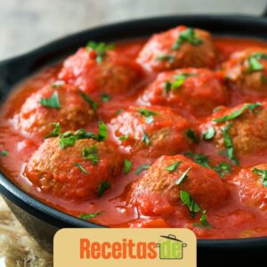 Almôndegas suculentas com molho de tomate
