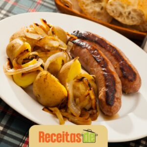 Linguiça Assada com Batata e Cebola