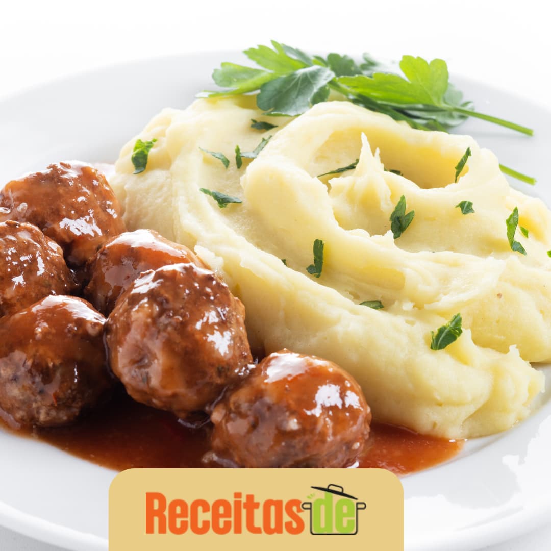 Almôndegas Gratinadas com Purê de Batatas
