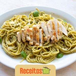 Macarrão com Frango e Pesto de Manjericão