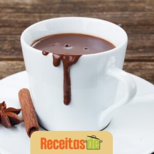 Receita de Chocolate Quente com Cobertura Deliciosa