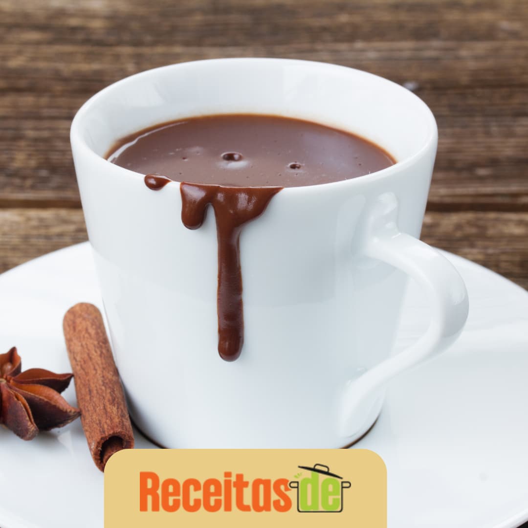 Receita de Chocolate Quente com Cobertura Deliciosa
