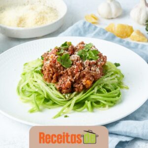 Receita de Espaguete de Abobrinha Low Carb