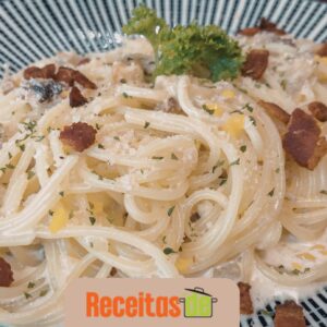 Receita de Turbo Universitário Macarrão Cremoso com Bacon e Queijo