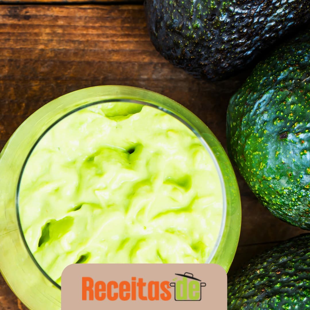 Receita de Vitaminas de Abacate com Mel e Limão