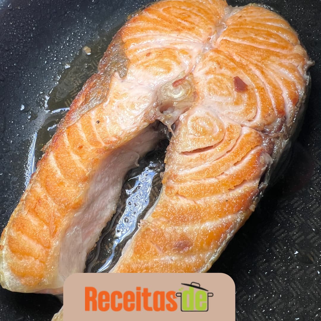 Selecionar Salmão na Frigideira