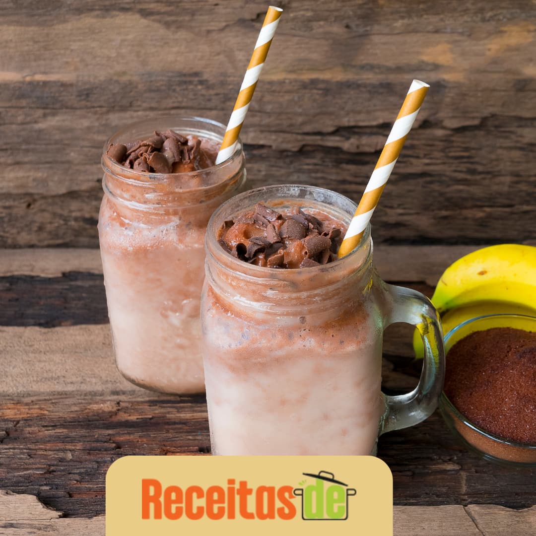 Smoothie de Banana com Calda de Chocolate
