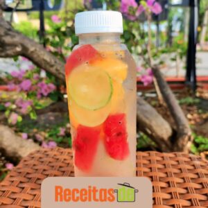 Água Refrescante com Frutas