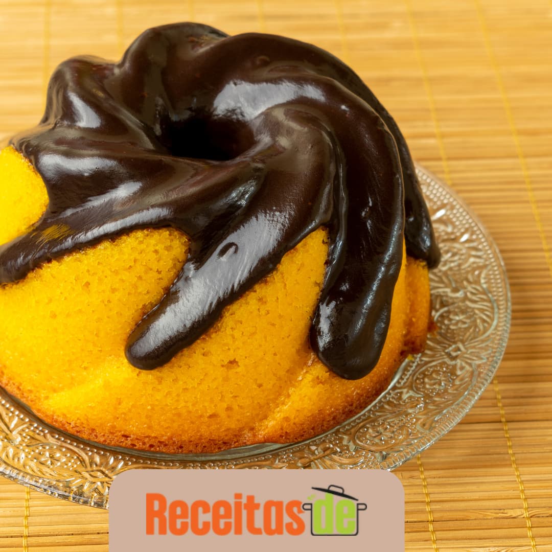 Bolo de Cenoura com Cobertura de Chocolate