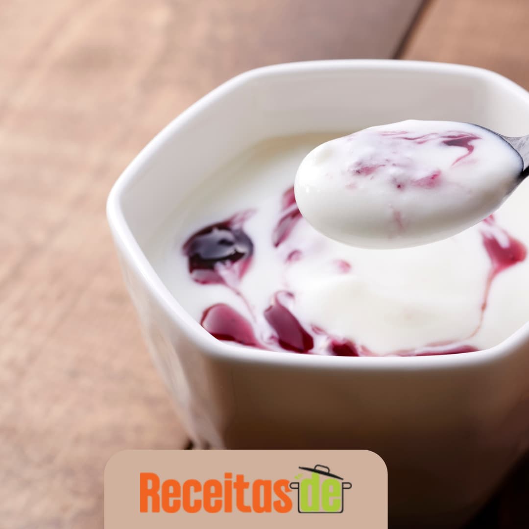 Iogurte Cremoso com Frutas Vermelhas