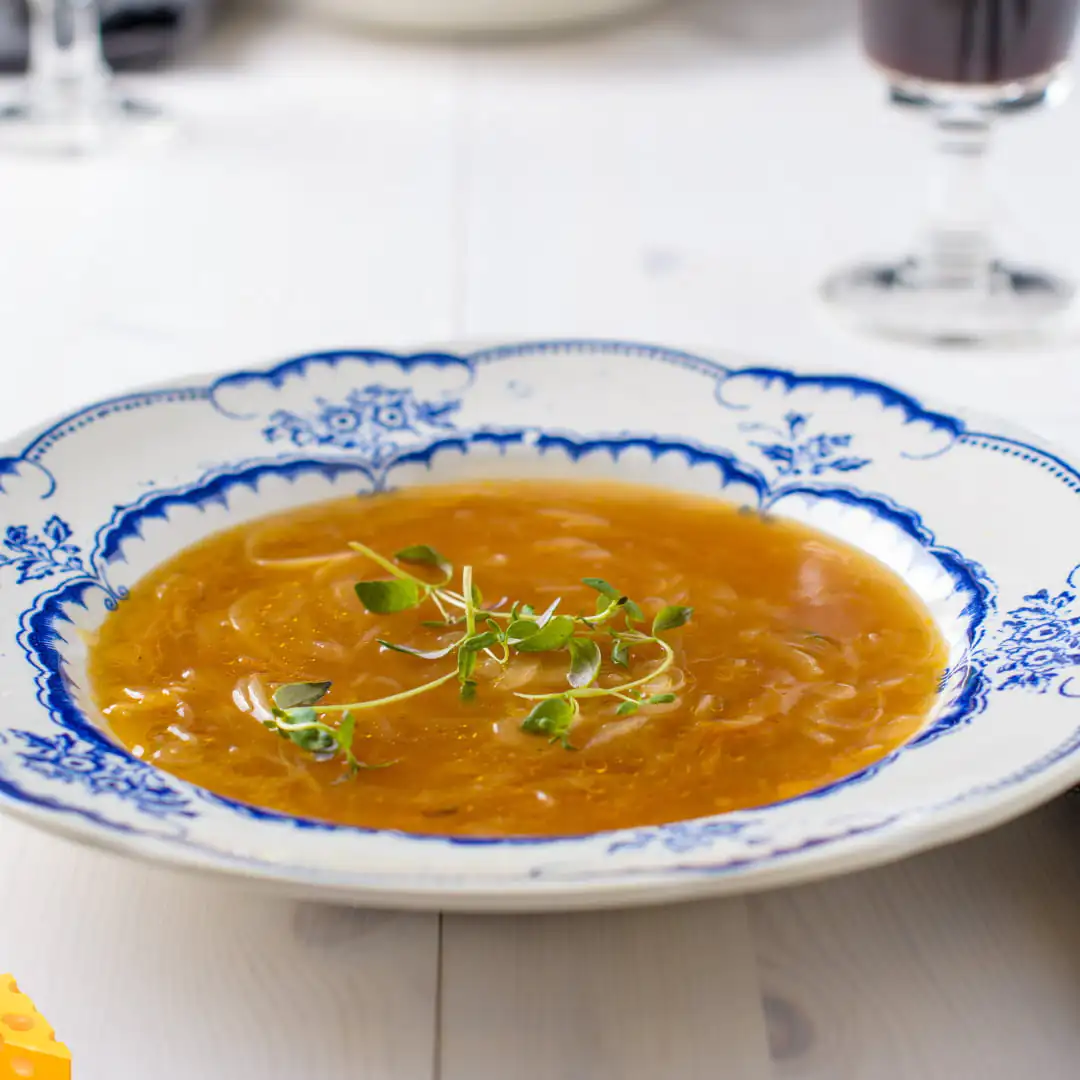 Sopa de Cebola Gratinada Clássica